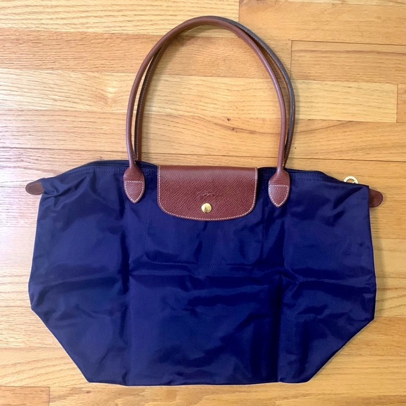 Longchamp Handbags - NWOT Longchamp Le Pliage eggplant large tote